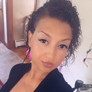 Meet your Posher, Monica